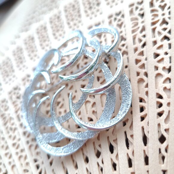 Unique Brooch For SAle Today - Picture 5 of 10